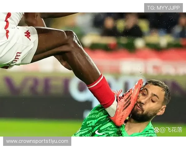 为什么裁判有时对犯规视而不见？揭秘足球“有利原则”判罚逻辑