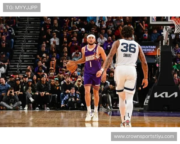 布克关键时刻单打效率提升显著拉开队内得分差距