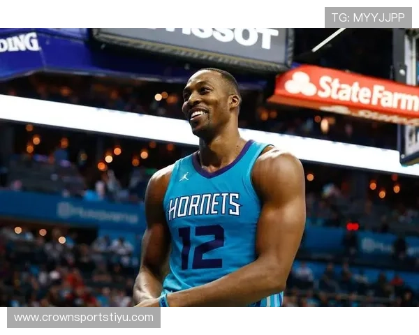 德怀特·霍华德篮下高效护筐，挡拆防守显著限制对手得分