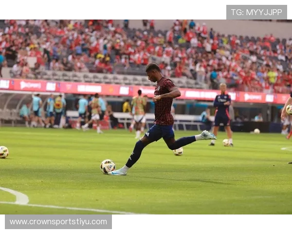 曼联进攻组织混乱问题持续显现，对球队赛季走势形成制约