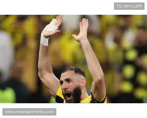 撕开后防线送直塞本泽马本赛季较上季更频繁前插